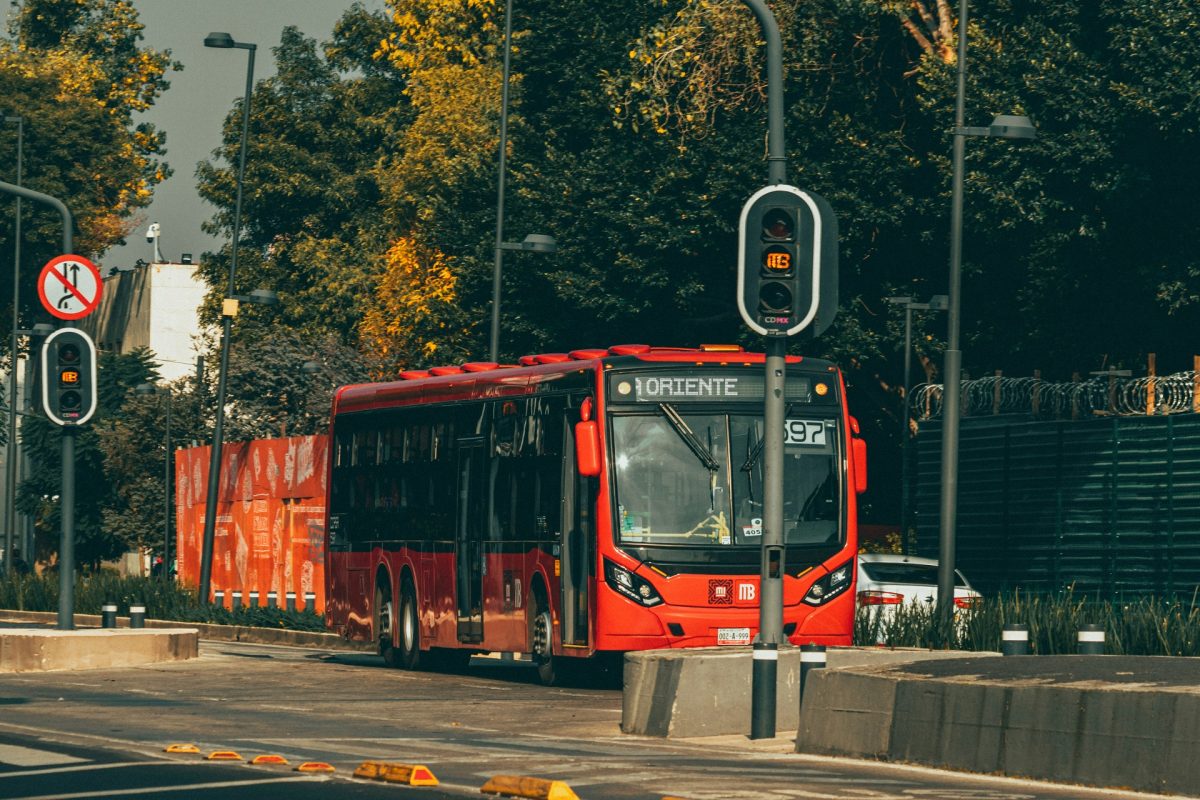 Több tucat ember vesztette életét egy tragikus buszbalesetben Mexikóban