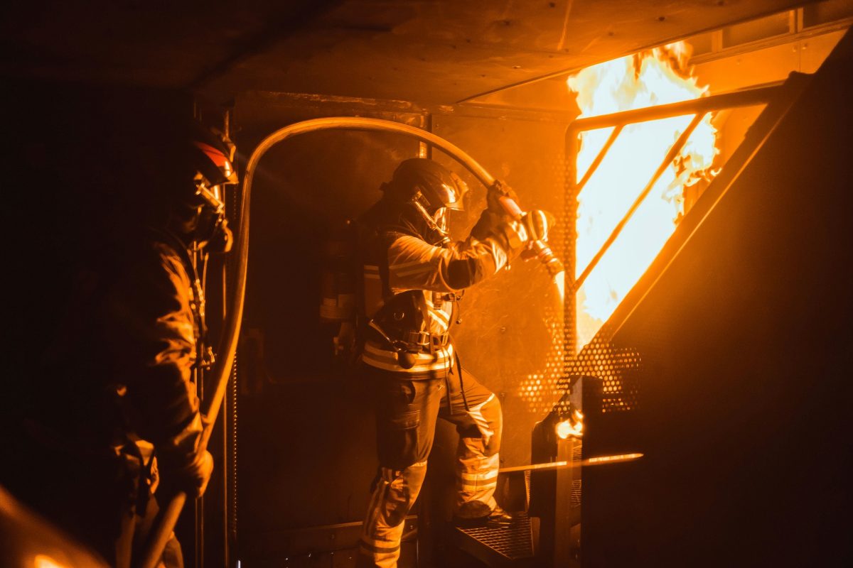 Teljesen lángokba borult egy kétszintes faház Őrbottyánban szombat hajnalban