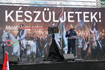 Fideszes polgármesterjelölt támadt a Tisza Párt nyugdíjas önkéntesére Dunaegyházán (videó)