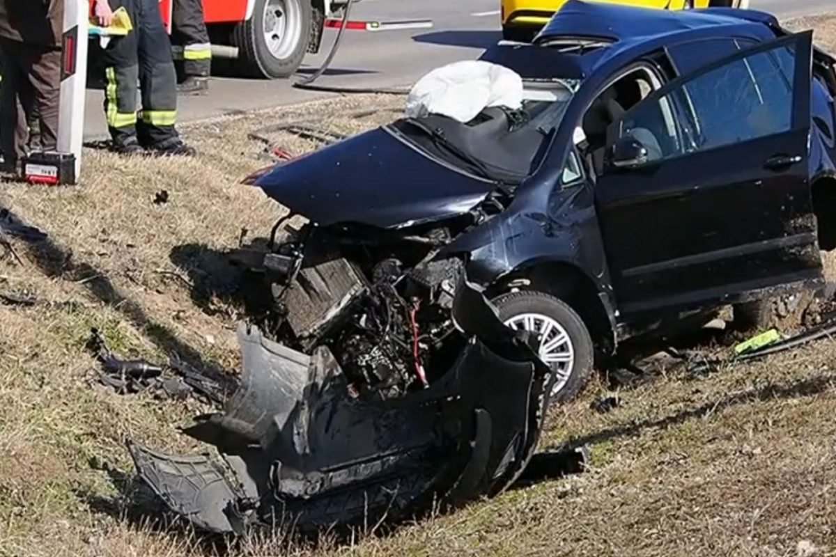 Megdöbbentő felvételek az elhunyt fiatal rendőrnő balesetének helyszínéről
