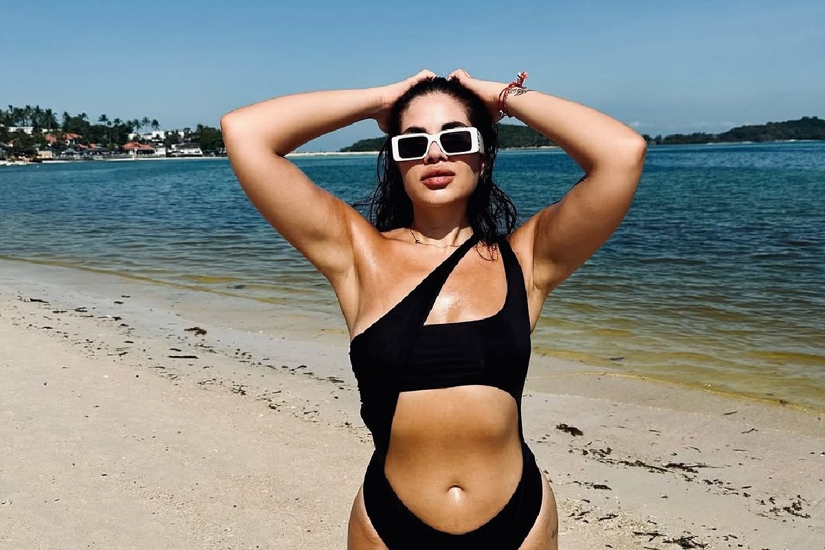 Látványos bikinis fotókkal üzent a hazatért Gáspár Evelin