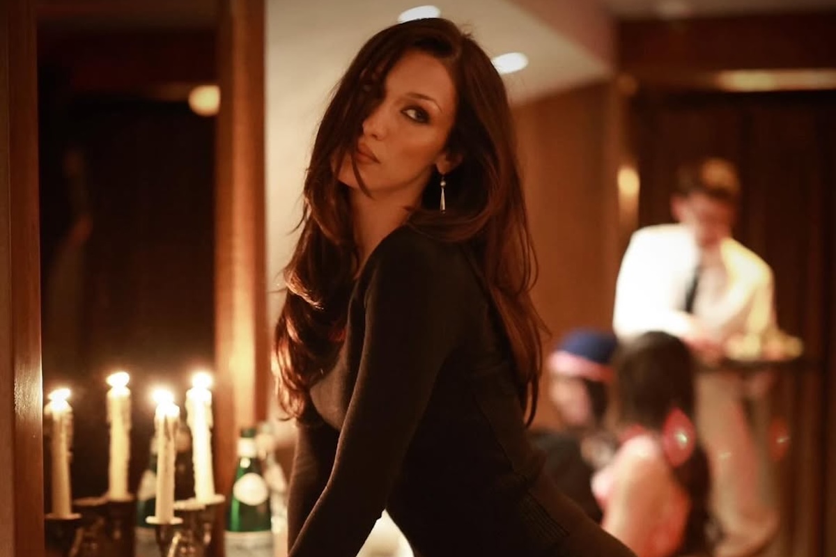 Bella Hadid lélegzetelállító látványt nyújt az új, merész fehérneműs fotósorozatán