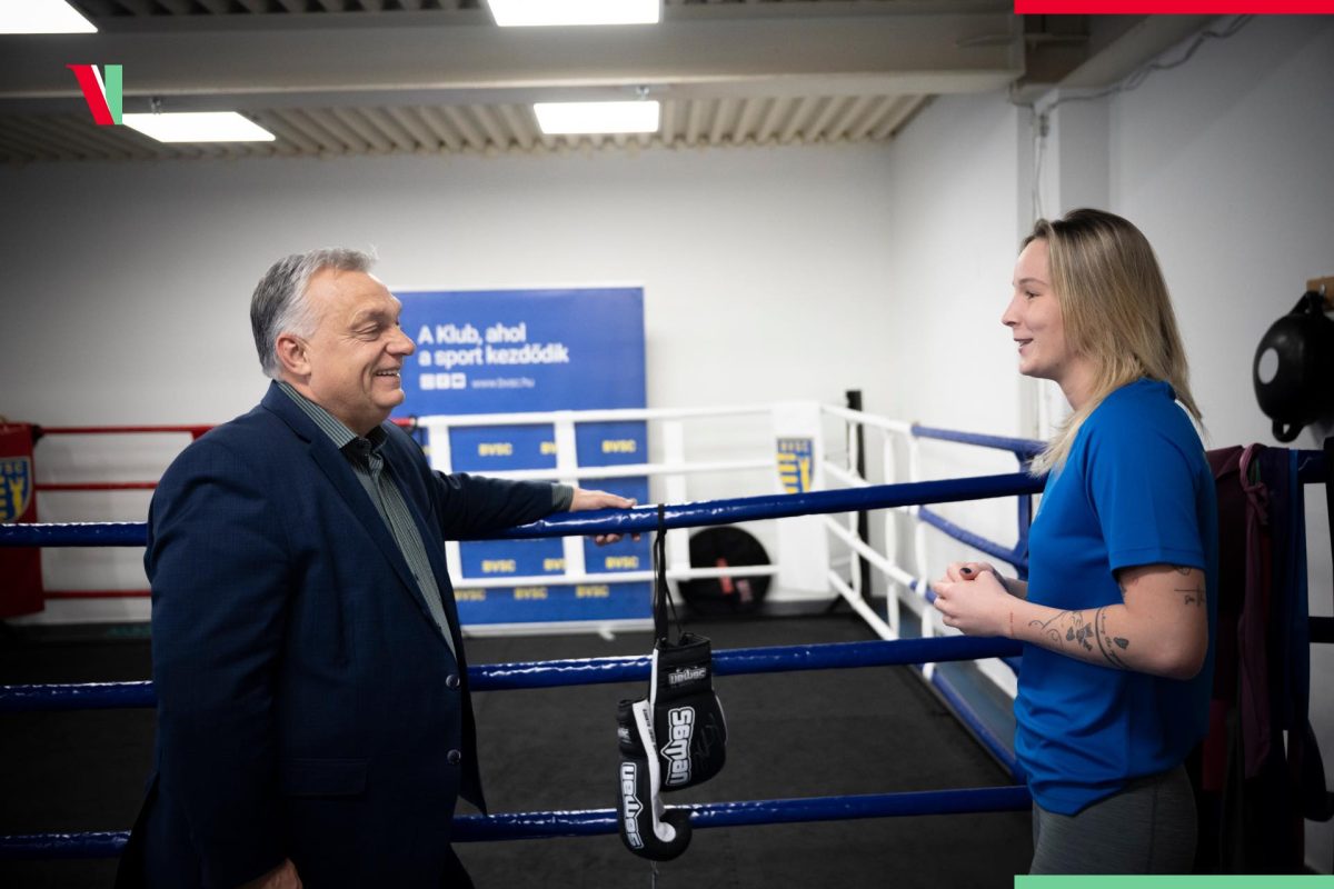 Orbán Viktor egy rendkívül különleges ajándékot adott át Hámori Lucának nőnapra (videó)