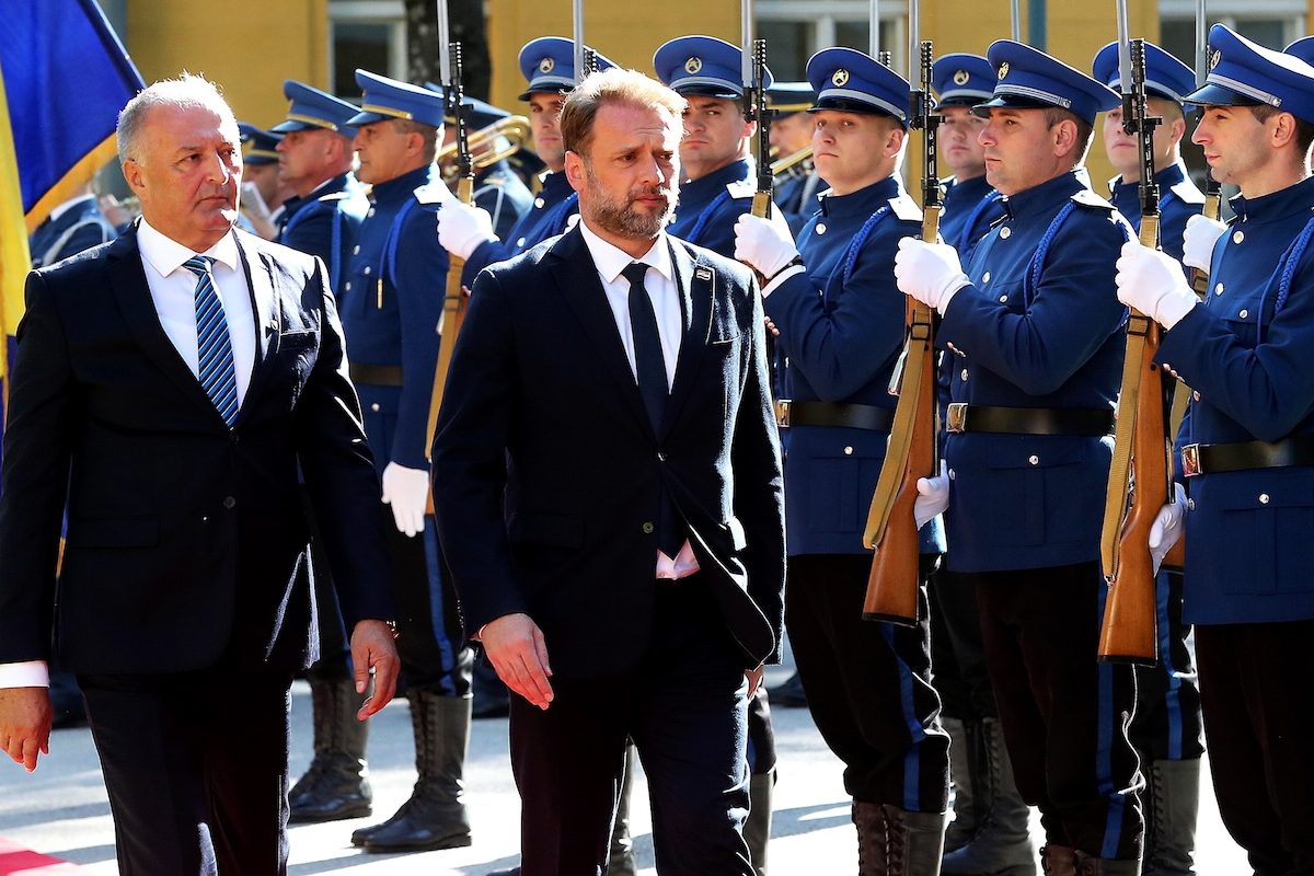 Megtagadta egy magyar katonai gép leszállását a bosnyák védelmi miniszter