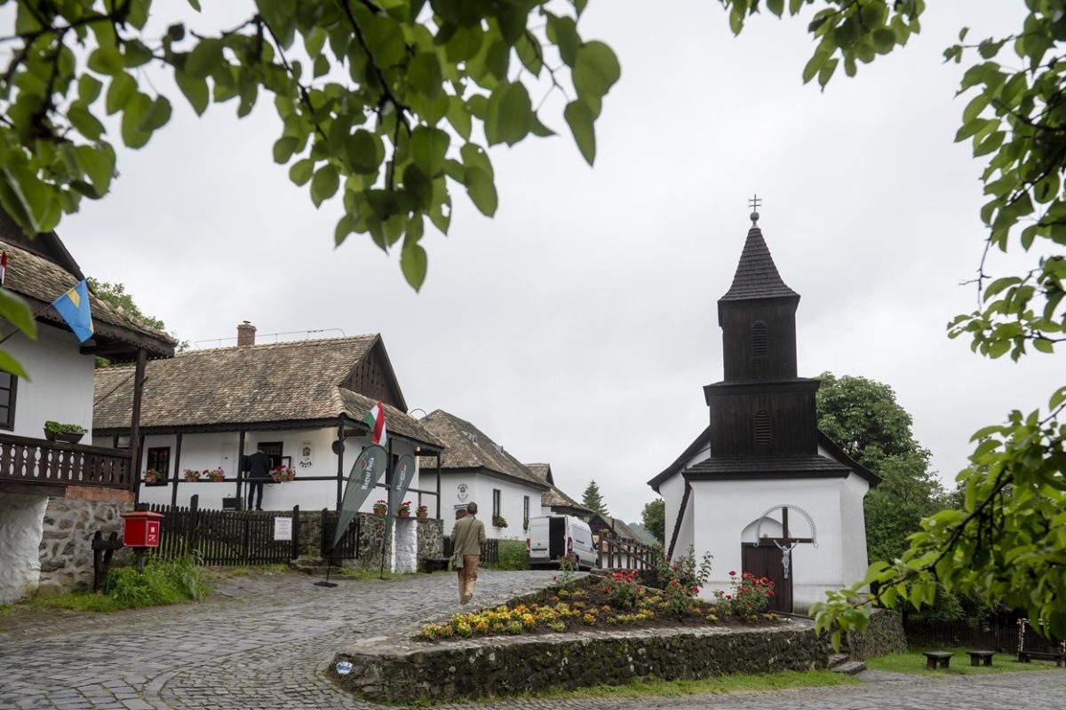 Hollókői húsvét: többen is panaszkodnak a jegyárak miatt, ennyit kell fizetni idén