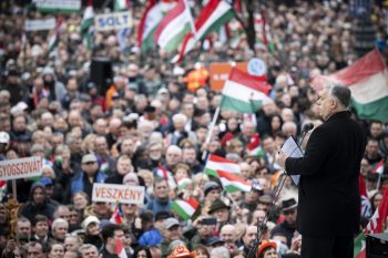Orbán Viktor: „Négy választást nyertünk zsinórban, és tizenöt éve nem horpadnak be a védvonalaink”