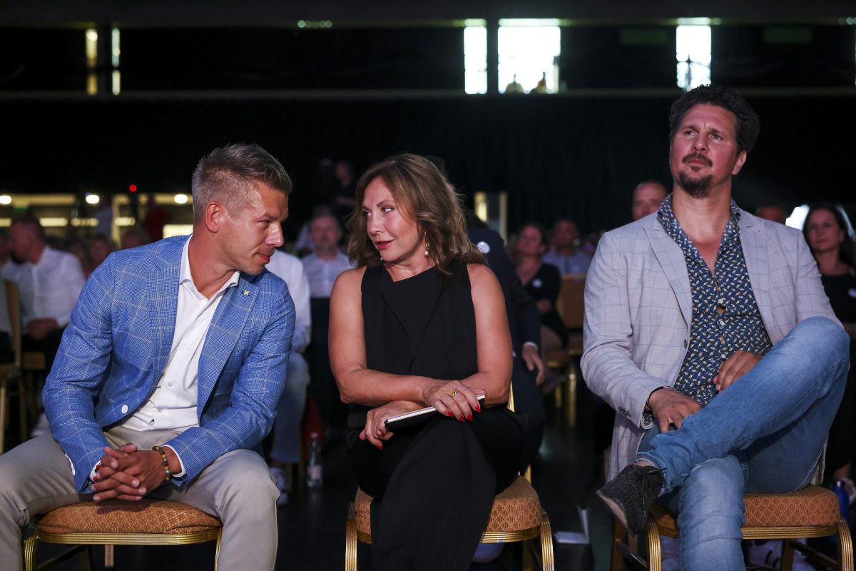 Magyar Péter a nőknek üzent: Köszönjük, hogy vagytok, éljenek a nők!