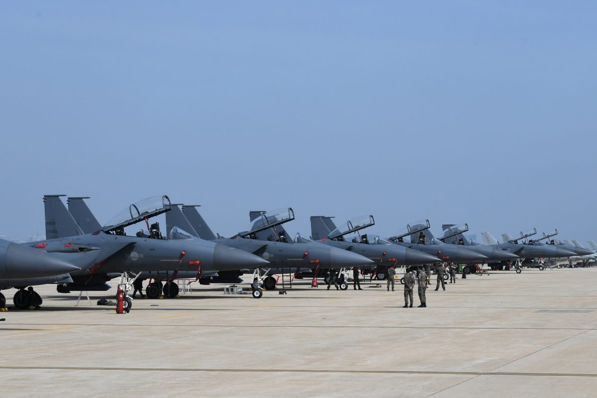 Véletlenül lebombázott egy falut Dél-Korea egyik vadászgépe