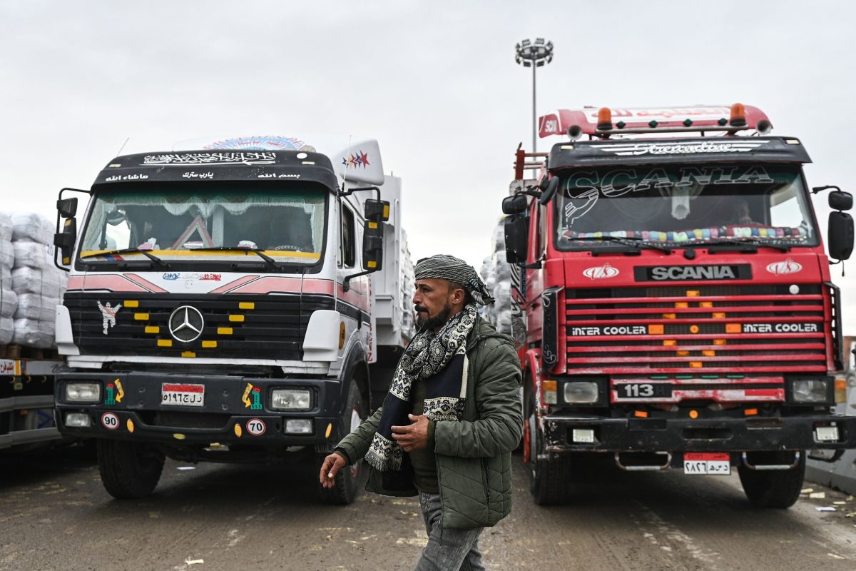 Izrael döntött, majd leállította a humanitárius segélyeket a Gázai övezetbe