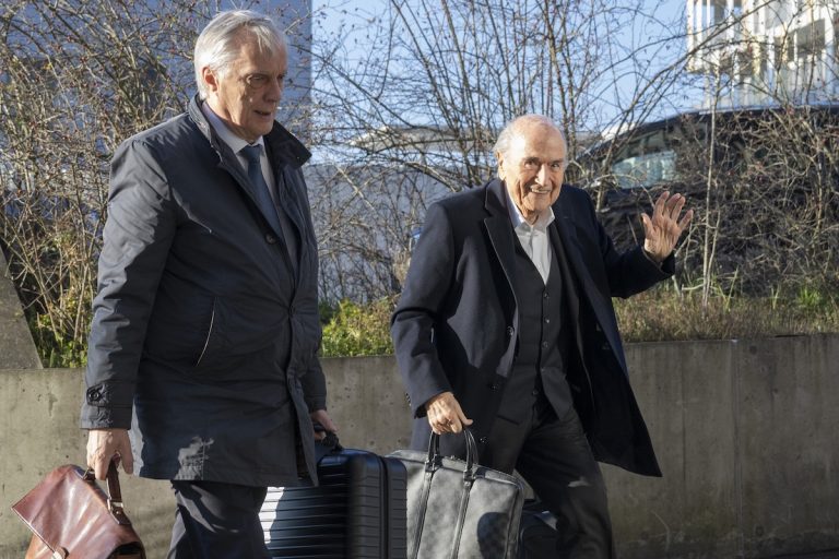 Platini és Blatter is megúszta a börtönbüntetést