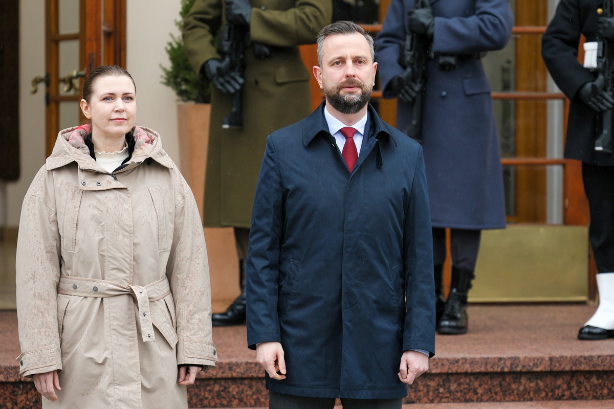 Lengyelország a lehető legtávolabb tartaná Oroszországot