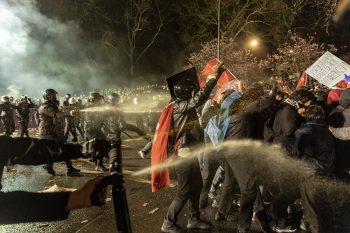 Az ezernél is több tüntető mellet már újságírókat is őrizetbe vettek Törökországban