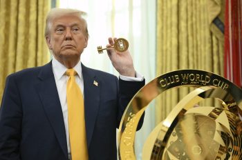 Trump döntött: folytatja a fegyverek és az információk küldését Ukrajnába, 30 napos tűzszünet jöhet