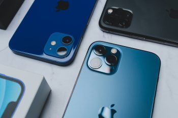 Megjött a telefon, ami letaszíthatja a trónról az iPhone-t?