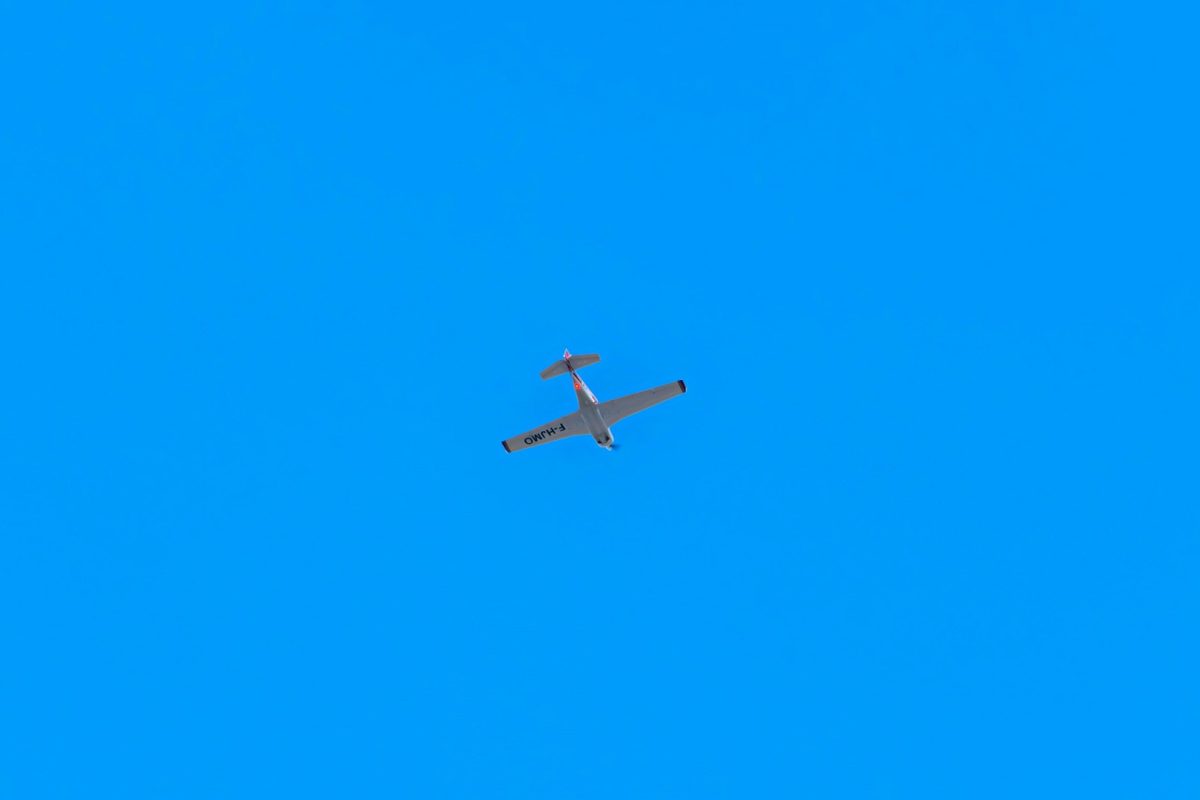 Megint lezuhant egy repülőgép az USA-ban, a nyílt utcán csapódott be a gép (videó)