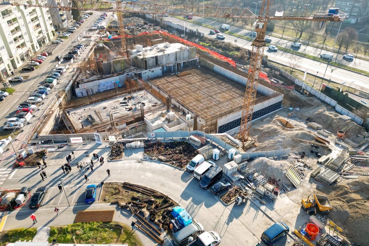 Beomlott egy horvátországi uszoda vasszerkezete, többen megsérültek