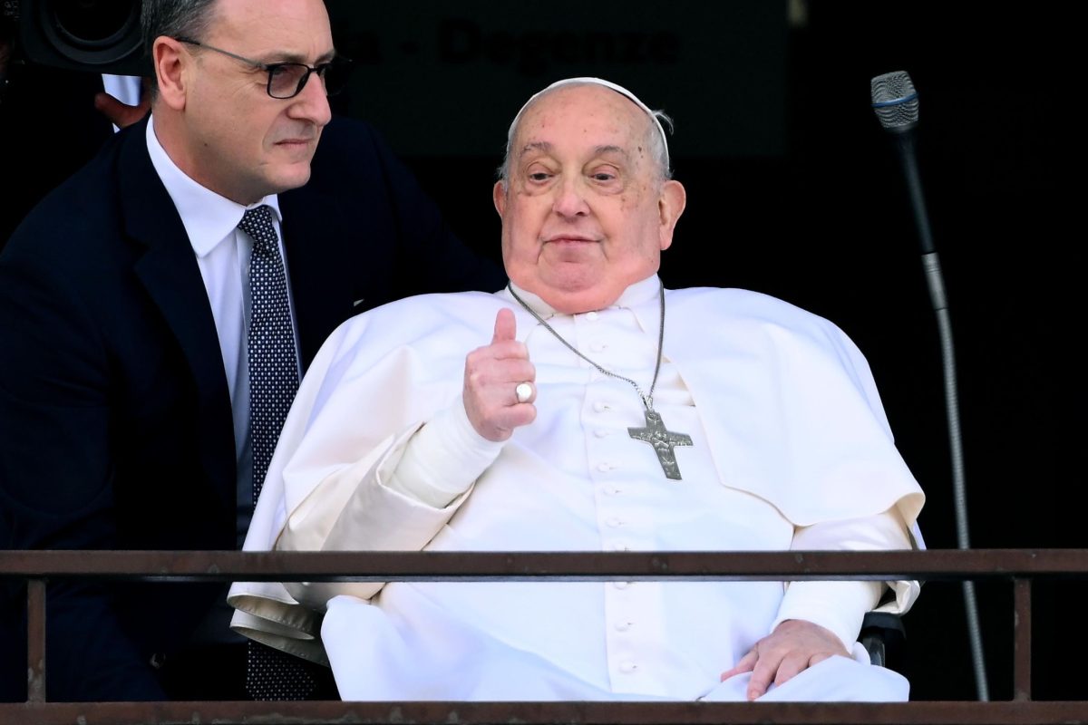 Ferenc pápa először jelent meg a nyilvánosság előtt kórházi kezelése óta