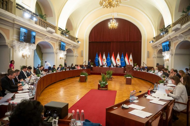 Új pályázatot sürget a Tisza Párt a BKK és a BKV vezetői posztjára