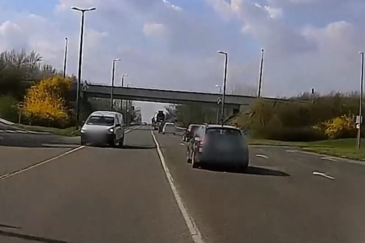 Igazi rendőrségi autós üldözést vettek videóra, Győr belvárosában indult az ámokfutás