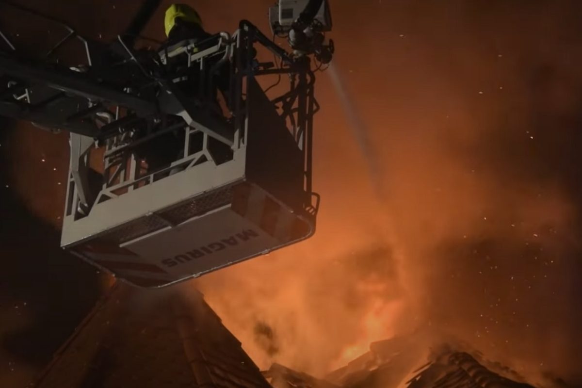 Videón a nagy tűzeset Budapestről, egy rendkívül értékes családi ház lángolt