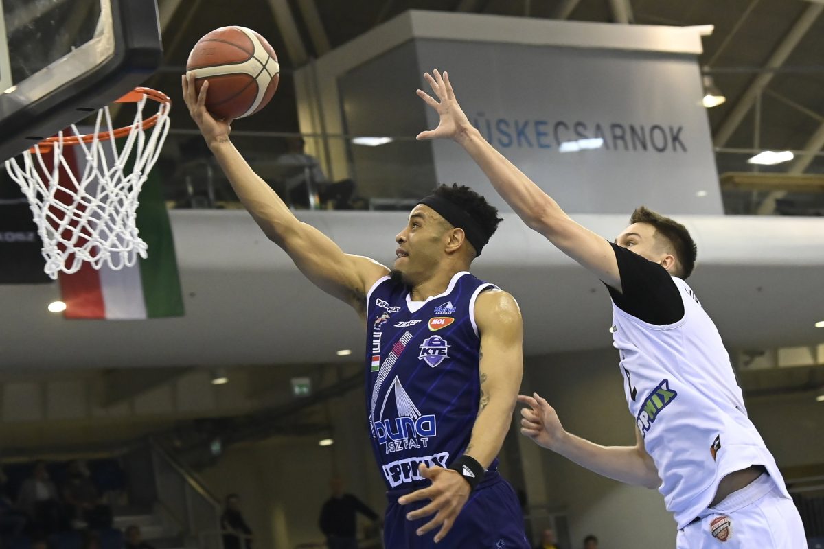 Gazembernek nevezte, majd gyógyszertárba küldte a játékvezetőt a kecskeméti edző