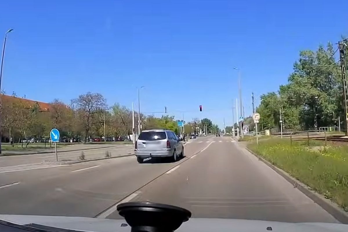 Hajmeresztő szabálysértések: csupasz felnin az autópályán, száguldás a piroson át