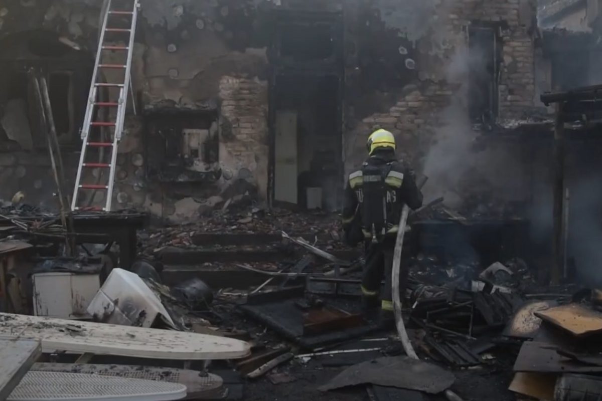 Videón a hatalmas lakástűz Budapest XV. kerületéből
