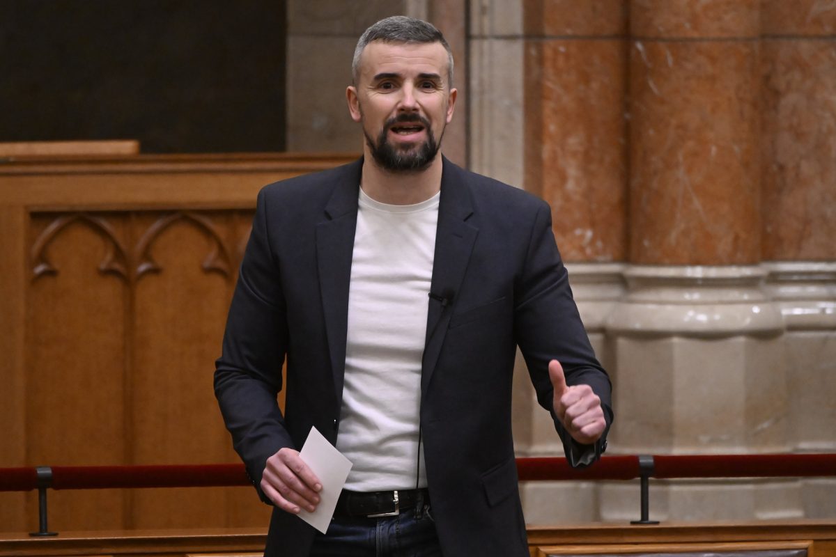 Jakab Péter korán kelt, megindult locsolkodni