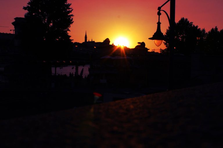 Kedden visszatér a nyár, úton van a forróság