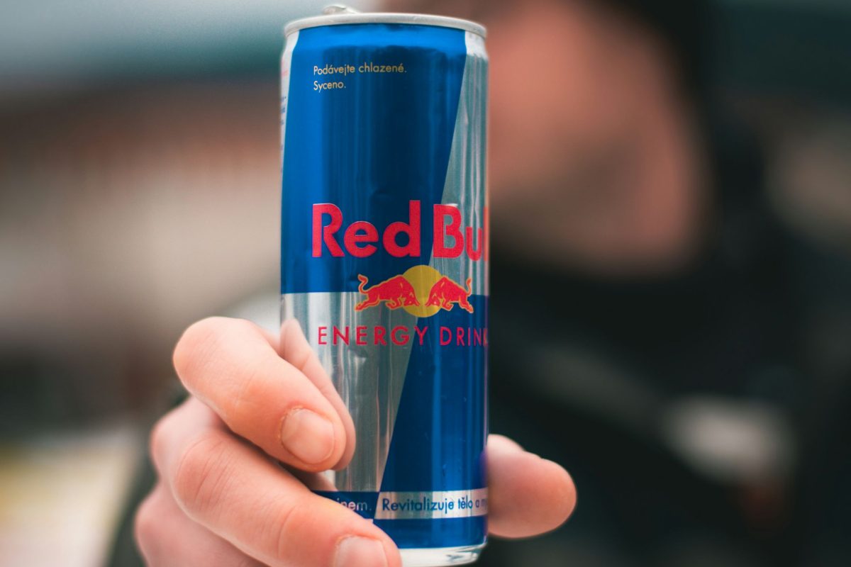 Hivatalos: júniustól tilos energiaitalt eladni 18 éven aluliaknak