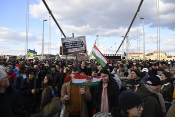 Rendőri intézkedésre és szankcióra számíthatnak, akik a tüntetésen eltakarják az arcukat