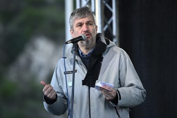 Többek között Hadházy Ákos mentelmi jogát is felfüggesztették