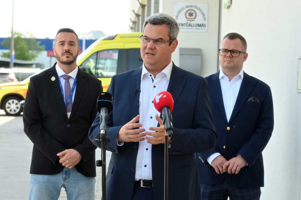 A kormány szerint a Tisza Párt még a mentőállomások felújítását is blokkolja