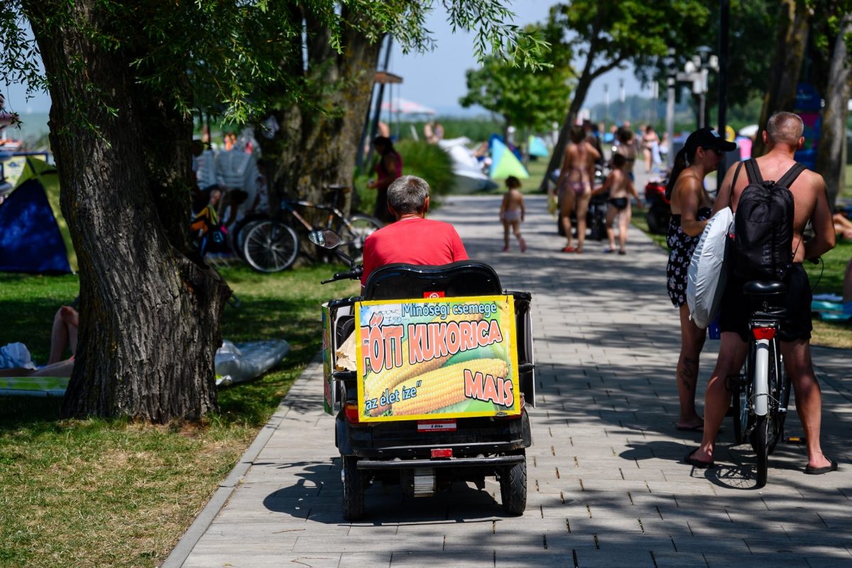 Havi 800 ezres fizetéssel várják a nyári munkavállalókat a Balatonnál