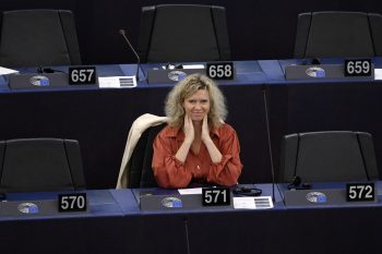 Tüntetés Budapesten Kollár Kinga ellen: hazaárulónak kiáltotta a tömeg