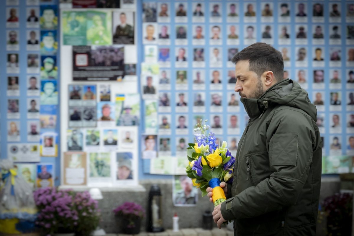 909 elesett ukrán katona holttestét szállították haza