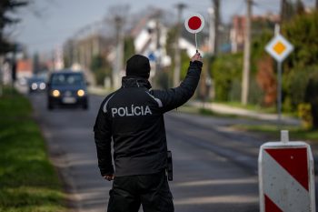 Hétfőn éjfélkor lezárja a letkési és az ipolydamásdi határátkelőt a szlovák kormány