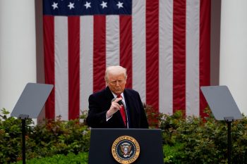 Donald Trump további 50 százalékos vámmal fenyegeti Kínát, holnapig adott haladékot