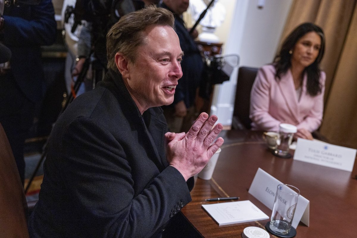 Csillagászati összegért vásárolná meg a csendet Elon Musk