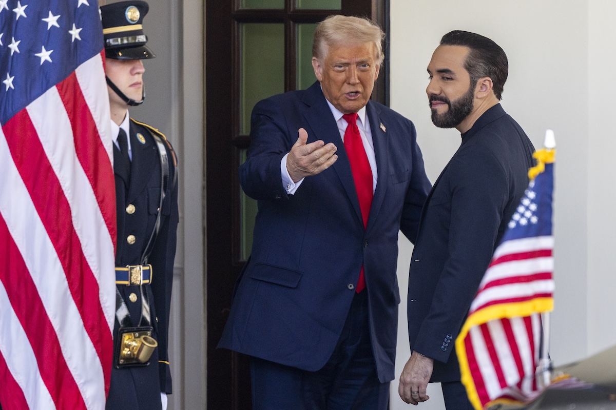 Rejtélyes sérülést vettek észre Donald Trump jobb kezén – most mindenki azt találgatja, mi lehet az oka