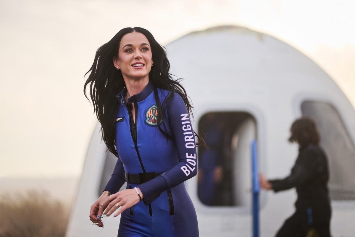 Jó bulinak indult, de Katy Perry karrierjét is tönkreteheti a 11 perces űrutazása
