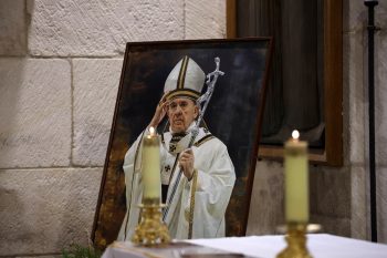 Hivatalosan is bejelentették Ferenc pápa halálának okát