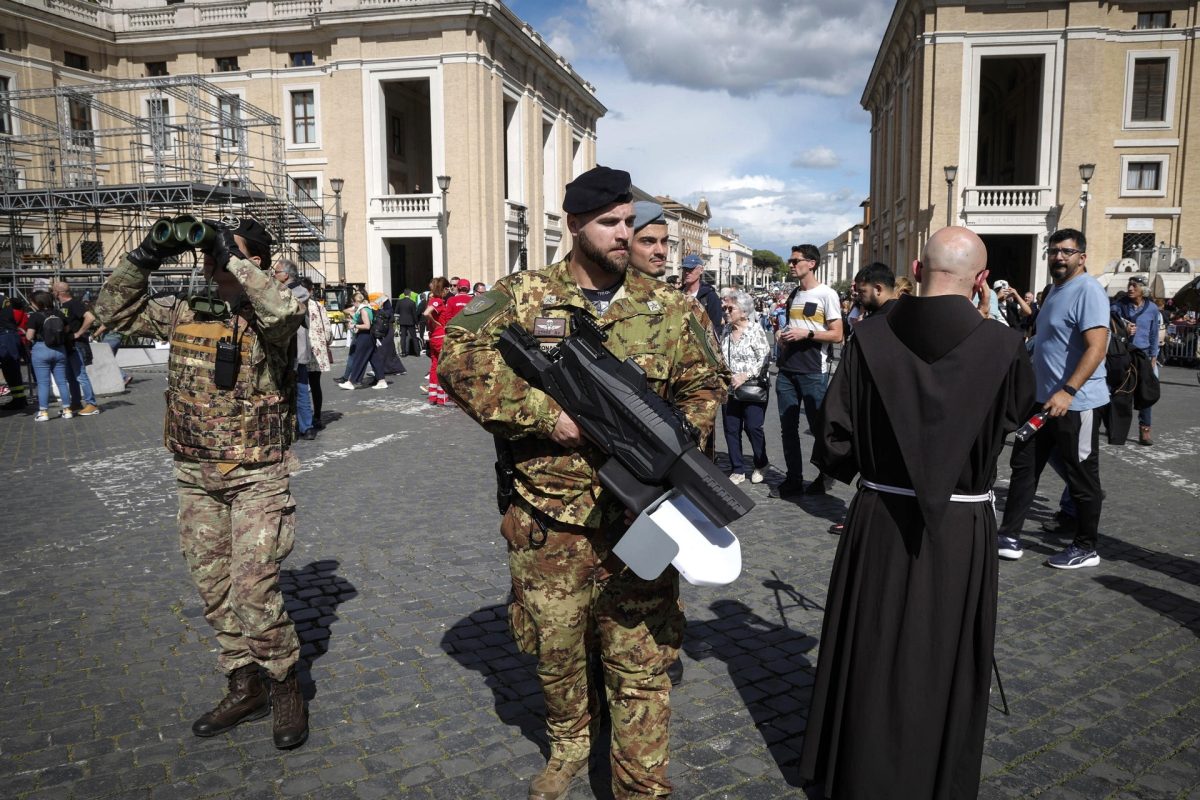Hatalmas nevek vesznek részt Ferenc pápa temetésén szombaton