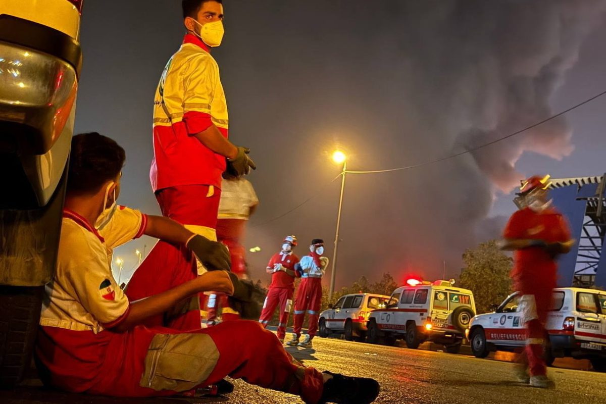 A halottak száma 25-re, a sérülteké pedig több mint 800-ra nőtt a dél-iráni kikötői robbanás után