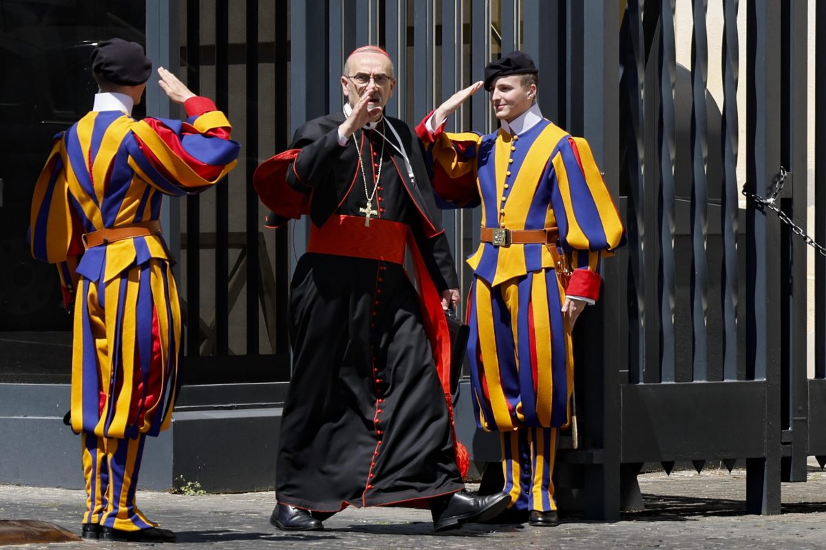 Jön a pápaválasztás, rázárják a bíborosokra a Sixtus-kápolna ajtaját