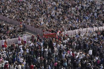 Példátlan biztonsági készültség Rómában – még a drónokat is lelövik a pápa temetése miatt