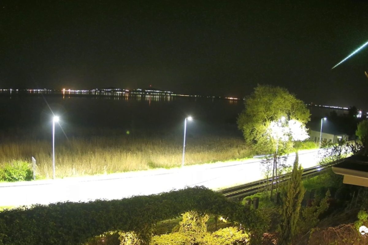 Látványos, zölden ragyogó tűzgömb bukkant fel az égbolton a Balaton felett