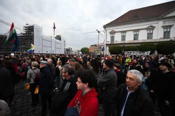 Rendőrségi eljárás indult öt ember ellen az Erzsébet hídi és Szent György téri demonstrációkon