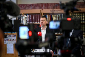 Menczer Tamás: az év végére jelentősen javul a családok, vállalkozások és nyugdíjasok helyzete