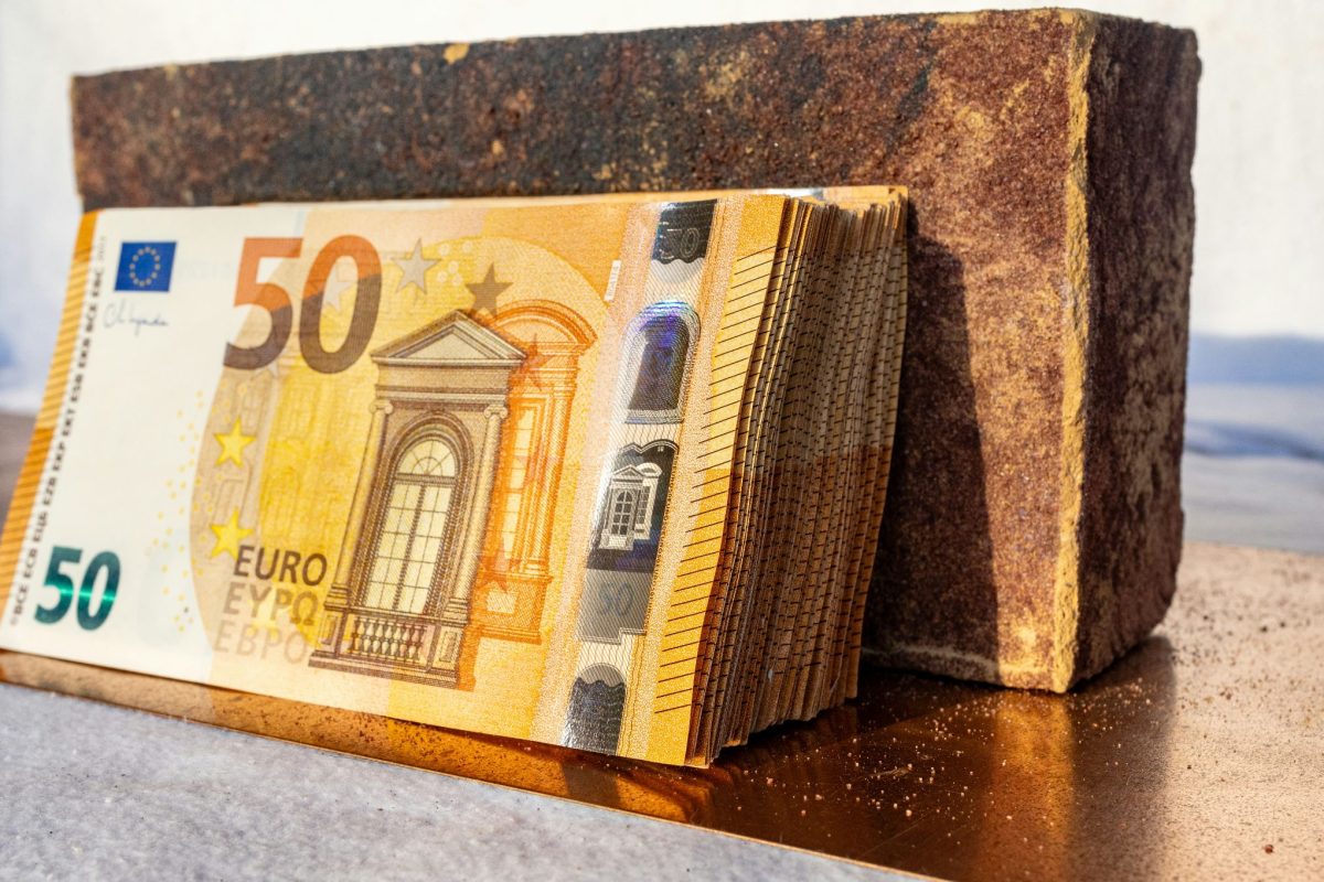 Hamis euróval fizette ki a pizzát, bíróság elé áll a keceli férfi